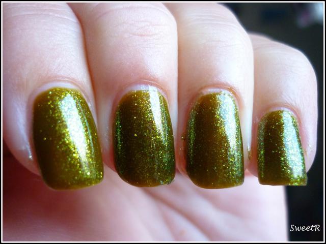 China Glaze - Zombie Zest http://img11.hostingpics.net/pics/535030China_Glaze___Zombie_Zest_02.jpg