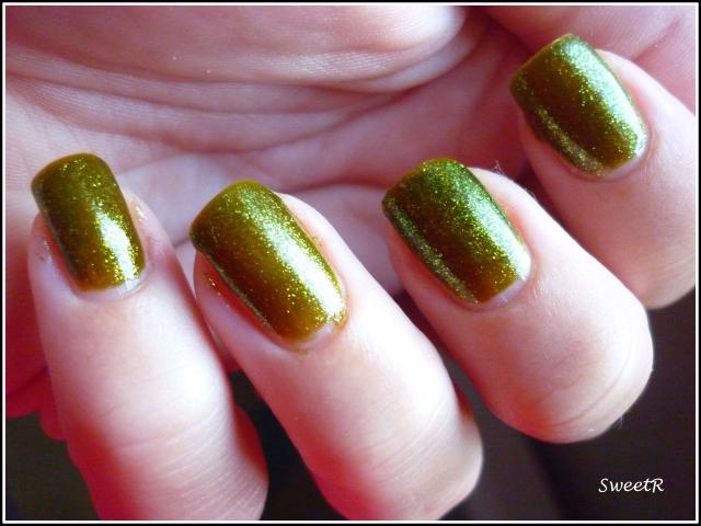 China Glaze - Zombie Zest http://img7.hostingpics.net/pics/754548China_Glaze___Zombie_Zest_04.jpg