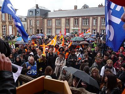 Plus de 1000 manifestants dans les rues de Louviers contre la réforme des retraites