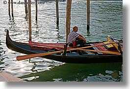Les gondoliers dans la Venise Verte, marais poitevin! gondolier marais poitevin