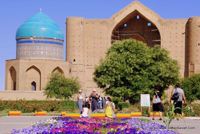 Turkestan__12_.JPG, , , août 2010 Ville sainte de l'Islam : Turkestan, au Kazakhstan et le mausolée de Khoja Ahmed Yasavi