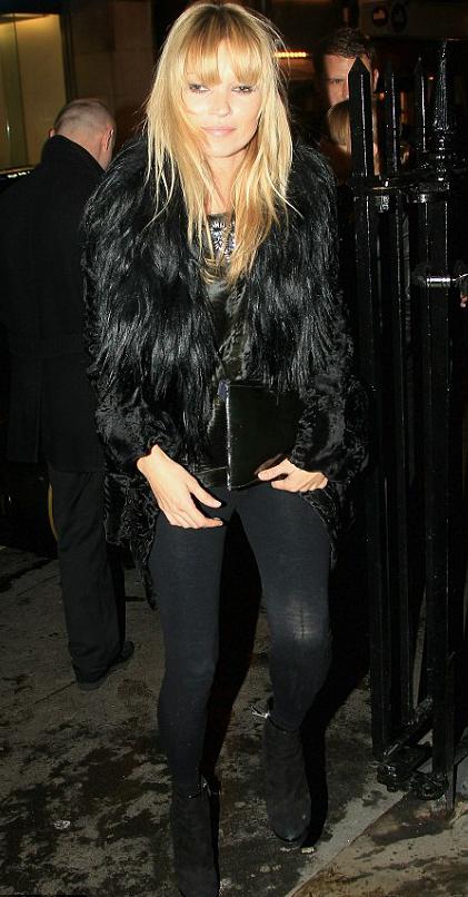 ✤ INFORMATION DE LA PLUS HAUTE IMPORTANCE : Kate Moss vient de présenter sa nouvelle coupe de cheveux de la saison ✤