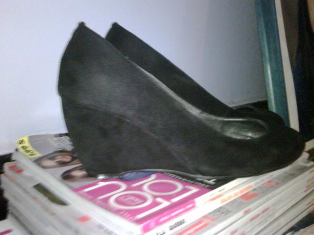 Shoes (me) Image and video hosting by TinyPic