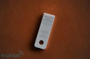 2010-10-20mbausb-3 Fini les CD pour Apple ?