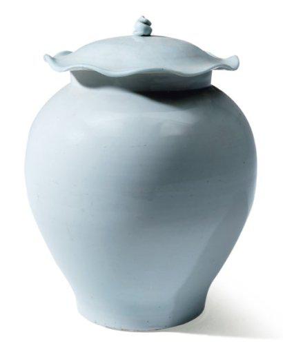 47 47 Vente de céramiques chez Pierre Bergé & Associés Céramique Design & Moderne