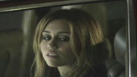Miley Cyrus ... Filmée en train dembrasser Kevin Zegers