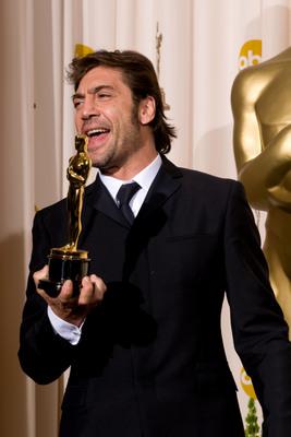 Javier Bardem. Oscar du Meilleur acteur dans un second rôle pour No Country for Old Men - Non, ce pays n'est pas pour le vieil homme. Matt Petit / ©A.M.P.A.S. Javier Bardem. Oscar du Meilleur acteur dans un second rôle pour No Country for Old Men - Non, ce pays n'est pas pour le vieil homme. Matt Petit / ©A.M.P.A.S.