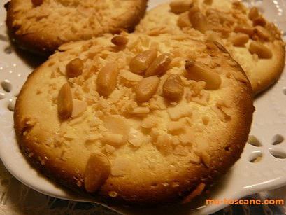 Cialdine Croccanti Mandorme e Pinoli – Palets aux Amandes et Pignons Cialdine Croccanti Mandorme e Pinoli – Palets aux Amandes et Pignons