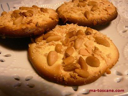 Cialdine Croccanti Mandorme e Pinoli – Palets aux Amandes et Pignons Cialdine Croccanti Mandorme e Pinoli – Palets aux Amandes et Pignons