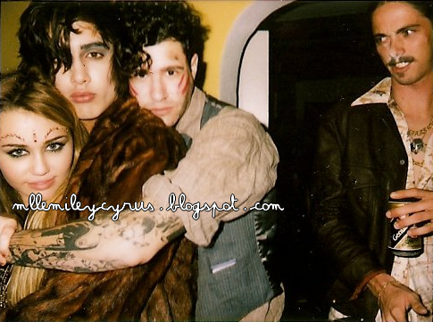 Dimanche 31 Octobre 2010. Image and video hosting by TinyPic