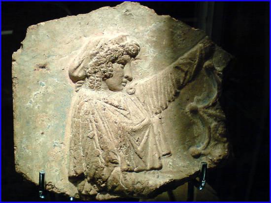 paris-expo-visage-dans-tous-ses-etats-stele-grecque.1288607774.jpg