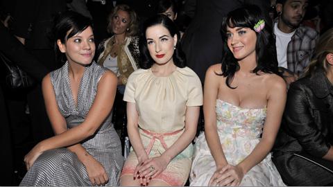 Lily Allen ... soutenue par Katy Perry et Justin Bieber Lily Allen ... soutenue par Katy Perry et Justin Bieber