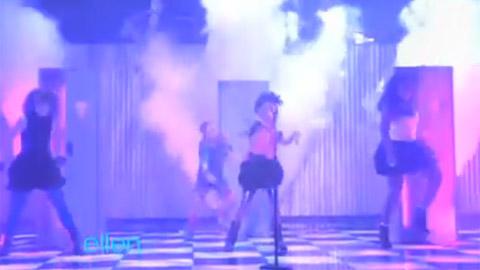 Willow Smith ... en live sur son single ... Whip My Hair ... la vidéo Willow Smith ... en live sur son single ... Whip My Hair ... la vidéo