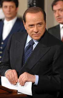 Avec Berlusconi, les maires italiens pondent des règlements anti-minijupe
