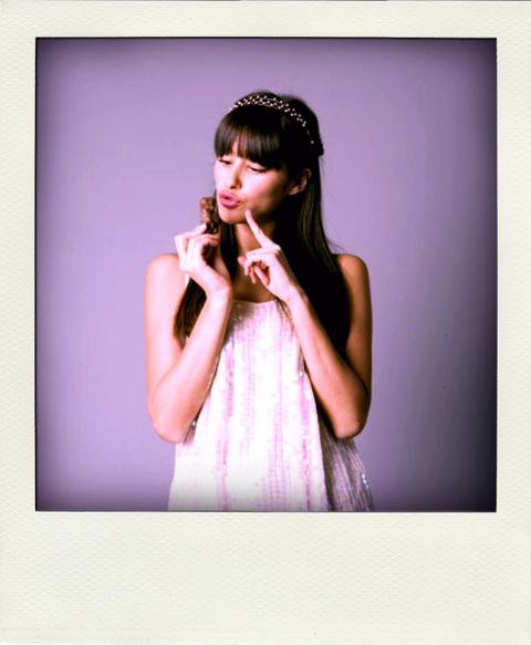 Cynthia May ... elle nous rend fou avec son premier single Cynthia May ... elle nous rend fou avec son premier single