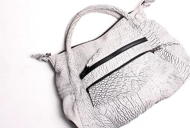 DILEMME EN NOIR ET BLANC DILEMME EN NOIR ET BLANC