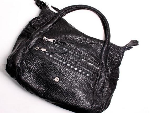 DILEMME EN NOIR ET BLANC DILEMME EN NOIR ET BLANC