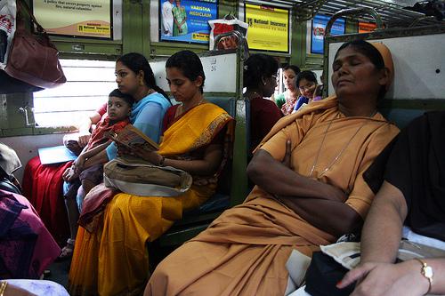 accoudoir-train-inde La guerre des coudes, symptôme d’un difficile vivre ensemble