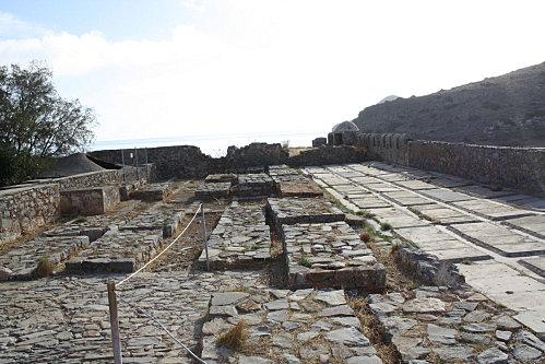 Spinalonga tombes.JPG
