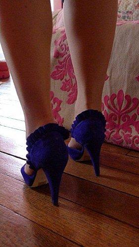 on peut être fashion drôle, intelligente et ménopausée... chaussures-soir-bleues.jpg