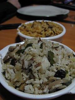 Poêlée de riz au poireau, raisins secs et champignons
