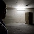Cardboard Box Head #2 - Thinking outside the box Cardboard Box Head #1 - The monolith (photographie conceptuelle)