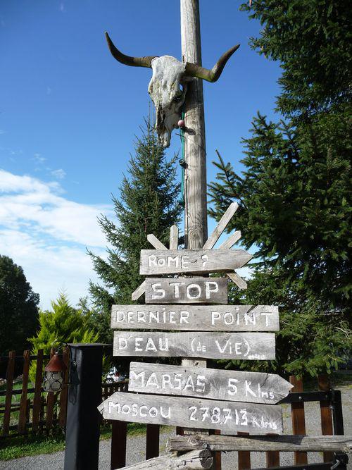 panneaux indicateurs dans les Pyrénées