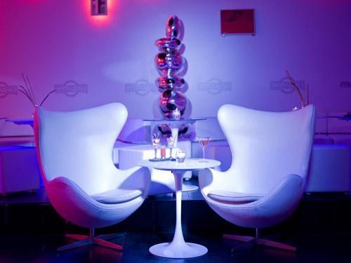 Bar-MURANO-TMartini-ambiance-nuit4-credit-Benoit-Autissier-Hotel-20Prieure Murano Paris : un bar en or