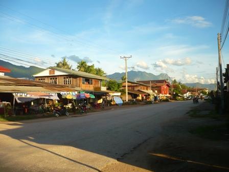 Le jour où j'ai jeté mon Lonely Planet Laos... Part. One