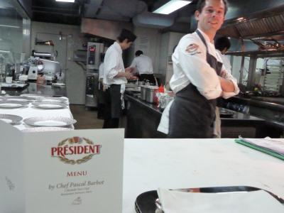 P1050863 (ChrisoScope) P1050863 Déception : Pascal Barbot, de lAstrance, collabore avec Lactalis! (ChrisoScope)