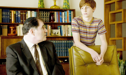 Un SERIOUS MAN délicat et soigné… Enfin presque Richard Kind et Aaron Wolff