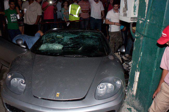 Ferrari 360-1 Ferrari 360 divisé par deux.