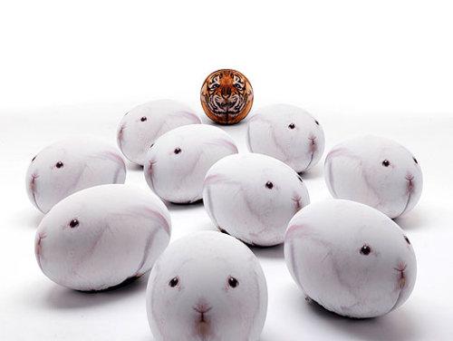 Poufs tatoués par Maurizio Galante Poufs tatoués par Maurizio Galante