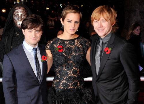 LONDON, ENGLAND - NOVEMBER 11: (L-R) Daniel Radcliffe, Emma Watson and Rupert Grint attend the Harry Potter And The Deathly Hallows: Part 1 World film premiere at Odeon Leicester Square on November 11, 2010 in London, England. (Photo by Gareth Cattermole/Getty Images)