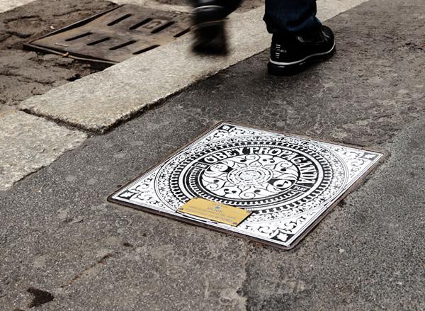 SHEPARD FAIREY, INVADER, THE LONDON POLICE, FLYING FORTRESS AND RENDO – MANHOLES PROJECT – MILAN