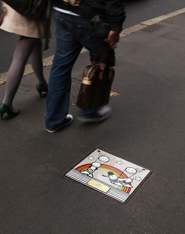 SHEPARD FAIREY, INVADER, THE LONDON POLICE, FLYING FORTRESS AND RENDO – MANHOLES PROJECT – MILAN
