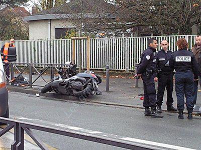 Accident Bl. Barbusse en face du collège Scoot-et-agents-de-police.jpg