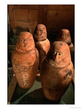 Vases canopes d'Iufaa (Photo : Kenneth Garrett) Iufaa - Canopes (Photo Kenneth Garrett)