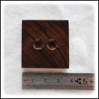 Boutons: En gros... bouton-santal-carre.jpg