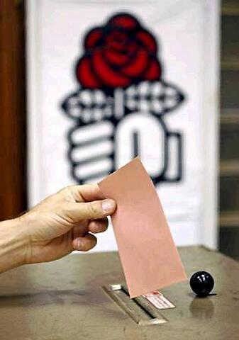 Politique : le Parti Socialiste à l'abordage. Politique : le Parti Socialiste à l'abordage.