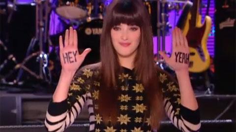 Charlotte Le Bon ... elle reprend un tube de Jamiroquai ... avec les mains Charlotte Le Bon ... elle reprend un tube de Jamiroquai ... avec les mains