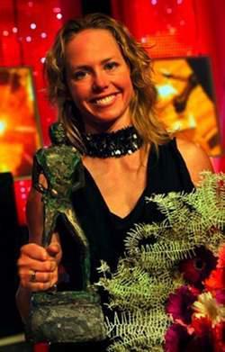 Une athlète paralympique marche à nouveau après un accident monique