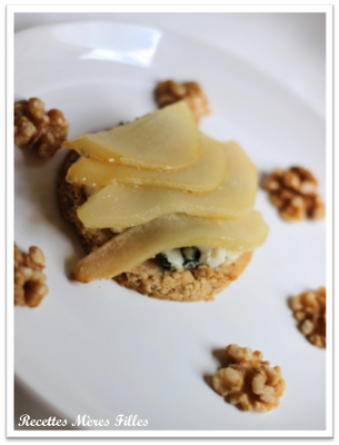 La recette : Poires-Roquefort sur sablés au noix La recette : Poires-Roquefort sur sablés au noix