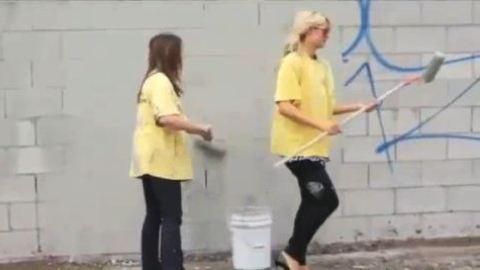 Paris Hilton ... Regardez-la nettoyer les rues pour éviter la prison Paris Hilton ... Regardez-la nettoyer les rues pour éviter la prison