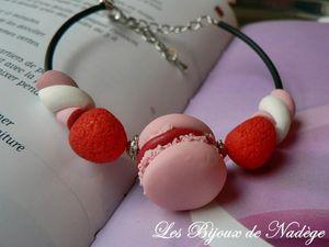 Bracelets gourmands avec ses bonbons et gâteaux. Nouveau Montage P1180287