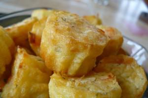Apéritif en fête : cannelés au saumon fumé, aneth et citron
