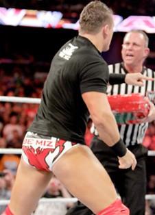 The Miz encaisse sa mallette face à Randy Orton The Miz échange sa mallette de Mister Money in The Bank face à Randy Orton