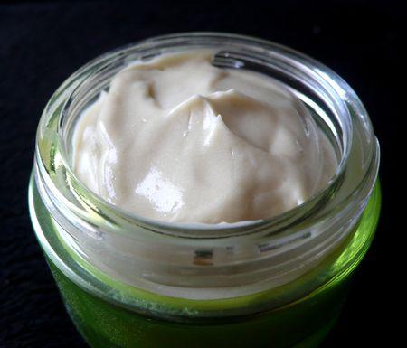 Crème traitante et matifiante aux plantes Cr_me_traitante_et_matifiante_aux_plantes