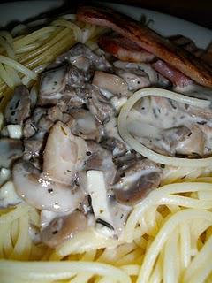 Spaghetti à la crème de chèvre au basilic et champignons