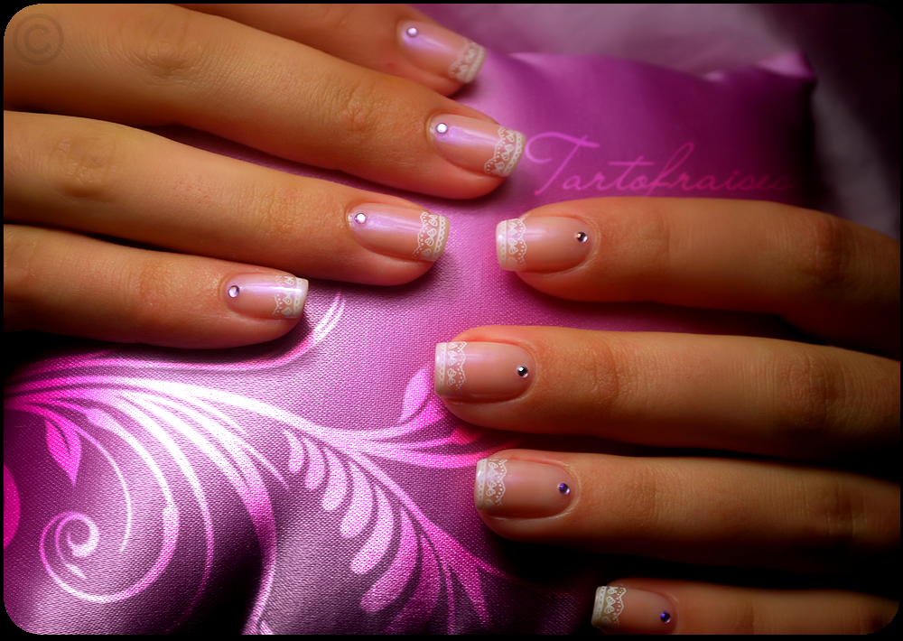 Douce dentelle nail art http://tartofraises.nailblogs.net/nailart/french_dentelle/dentelle_2.png